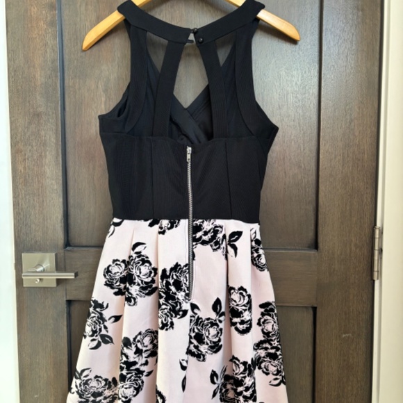 Cocktail style dress - Picture 2 of 4